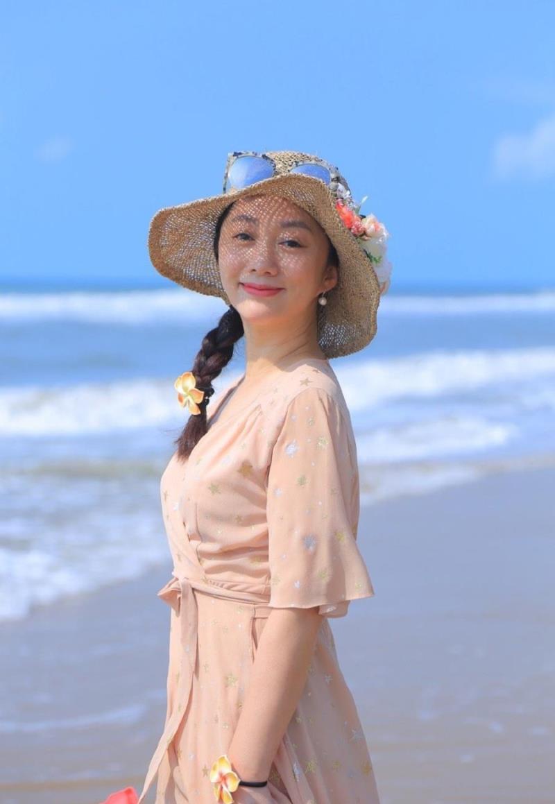 深圳纵乱职业播音员22岁身高164 深圳纵乱职业播音员22岁身高164