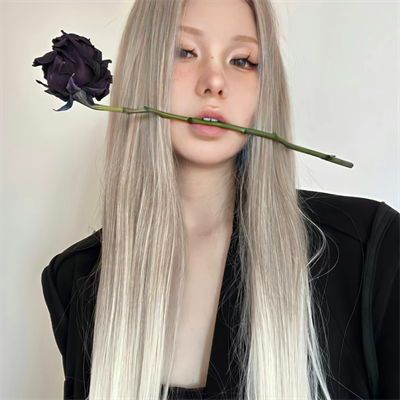 深圳禚华筠职业试驾员21岁身高169.5 深圳禚华筠职业试驾员21岁身高169.5